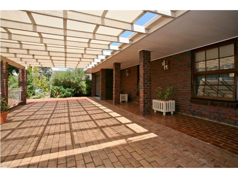 74 Currawong Crescent, Modbury Heights SA 5092