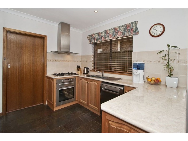 24 Baraga Grove, Modbury Heights SA 5092