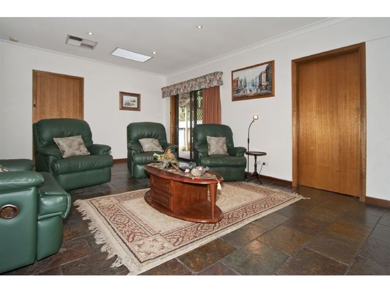 24 Baraga Grove, Modbury Heights SA 5092