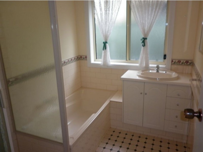 17 Holmeswood Court, Para Hills West SA 5096