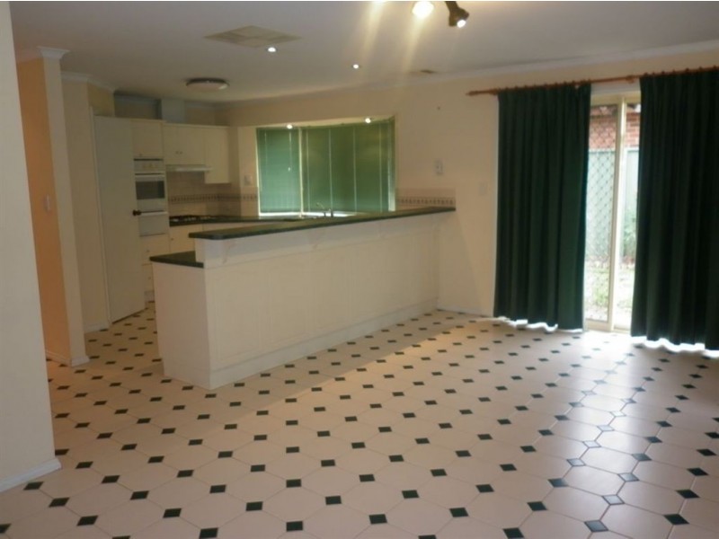 17 Holmeswood Court, Para Hills West SA 5096