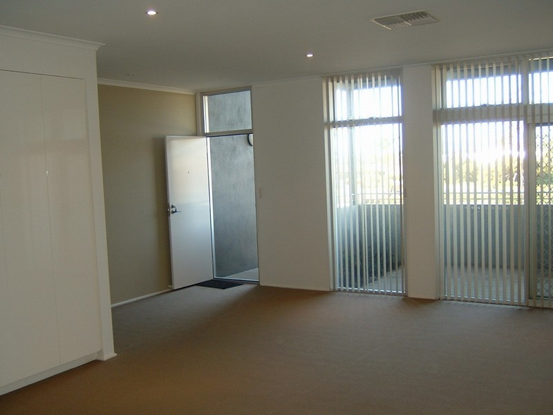 6 Yao Cove, New Port Quays, Port Adelaide SA 5015