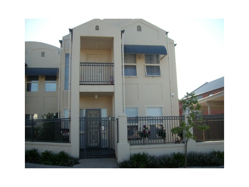 18 Yates Street, Mawson Lakes SA 5095