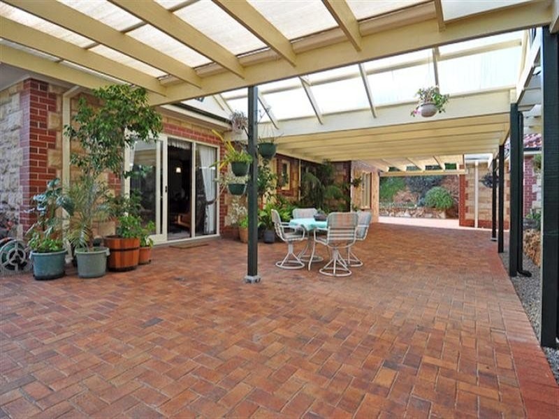 4 COACHHOUSE DRIVE, Magill SA 5072