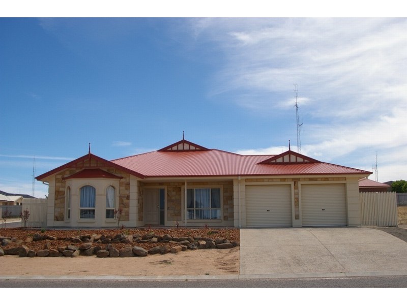15 Lyndon Avenue, Moonta Bay SA 5558