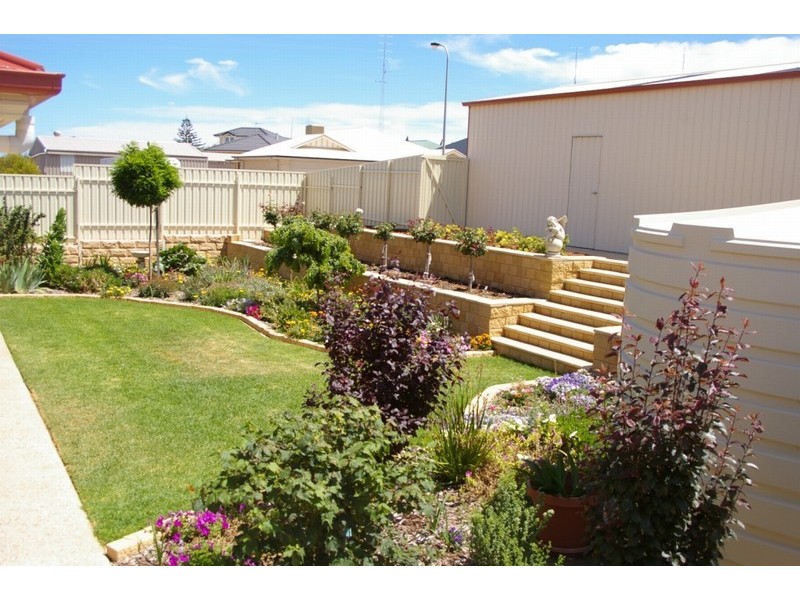 15 Lyndon Avenue, Moonta Bay SA 5558