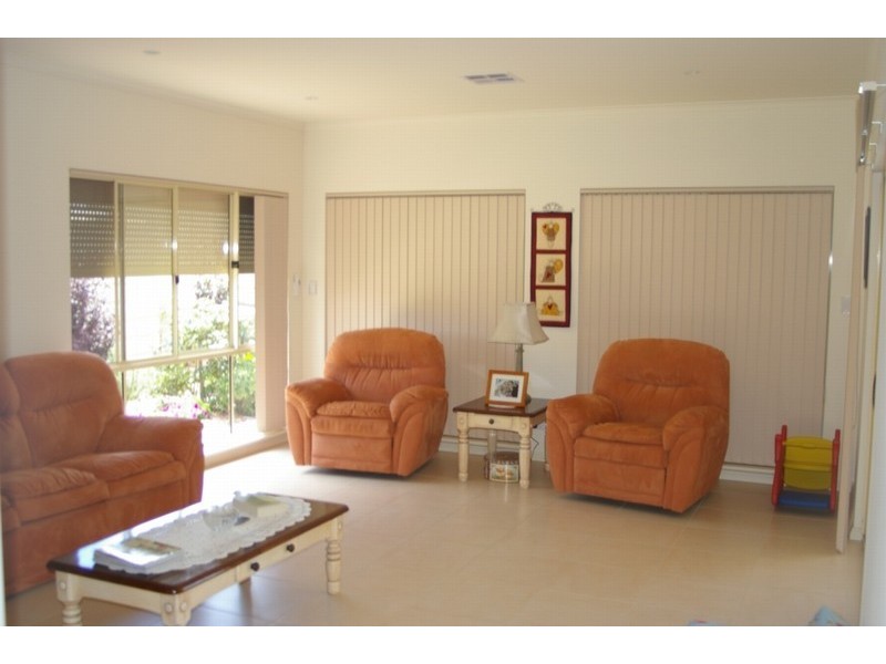 15 Lyndon Avenue, Moonta Bay SA 5558