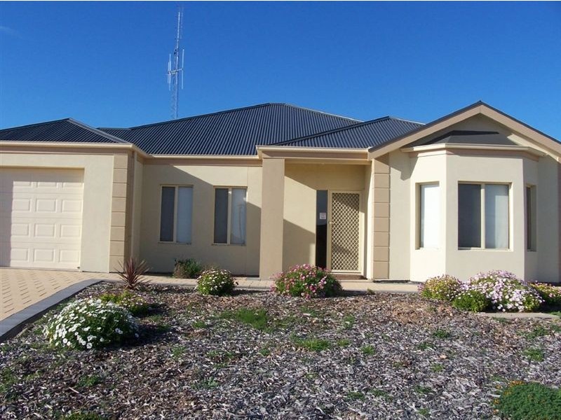 6 Sanders Street, Moonta Bay SA 5558