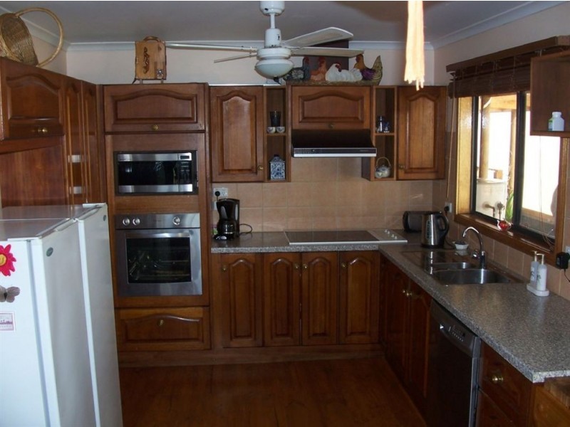 2 Falie Drive, Price SA 5570