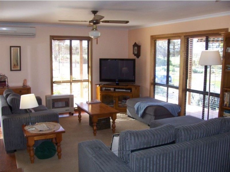 2 Falie Drive, Price SA 5570