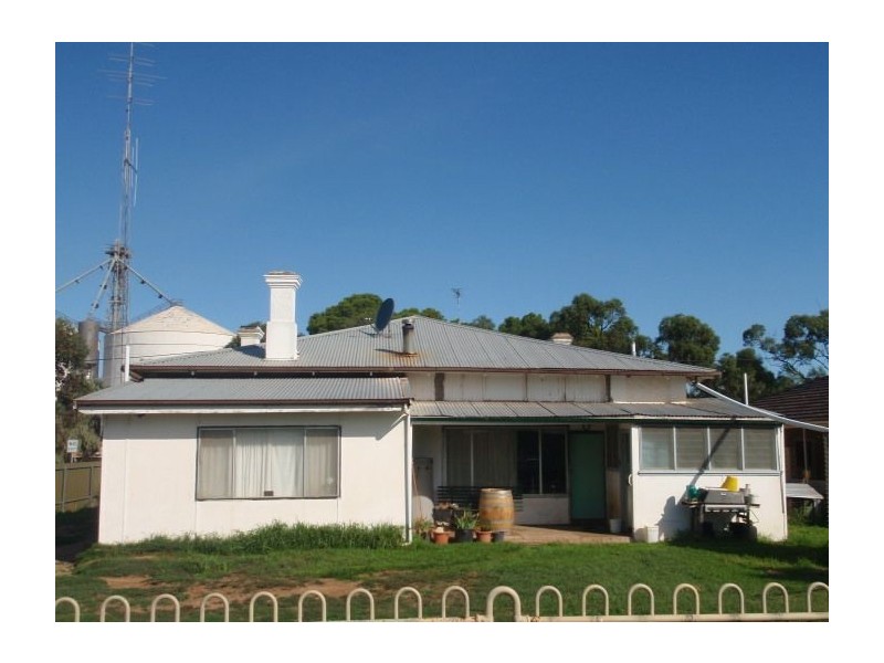 13 Railway Terrace, Bute SA 5560