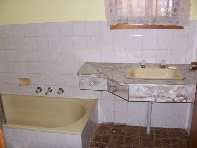 18 Bond Road, Port Broughton SA 5522