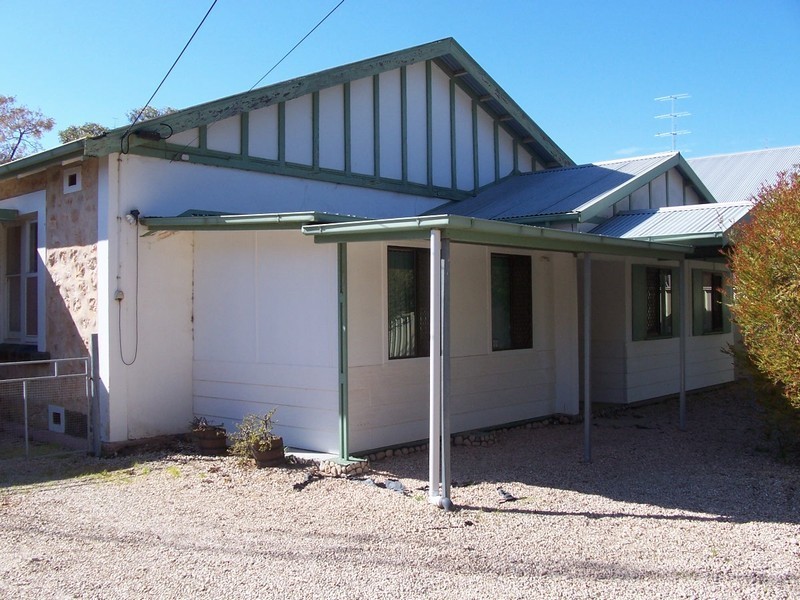 21 Milne Tce, Moonta SA 5558