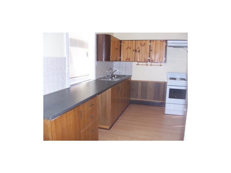 21 Milne Tce, Moonta SA 5558