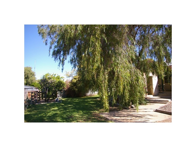 27 Milne Tce, Moonta SA 5558