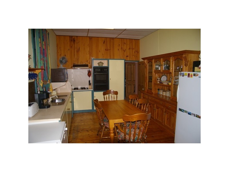 27 Milne Tce, Moonta SA 5558