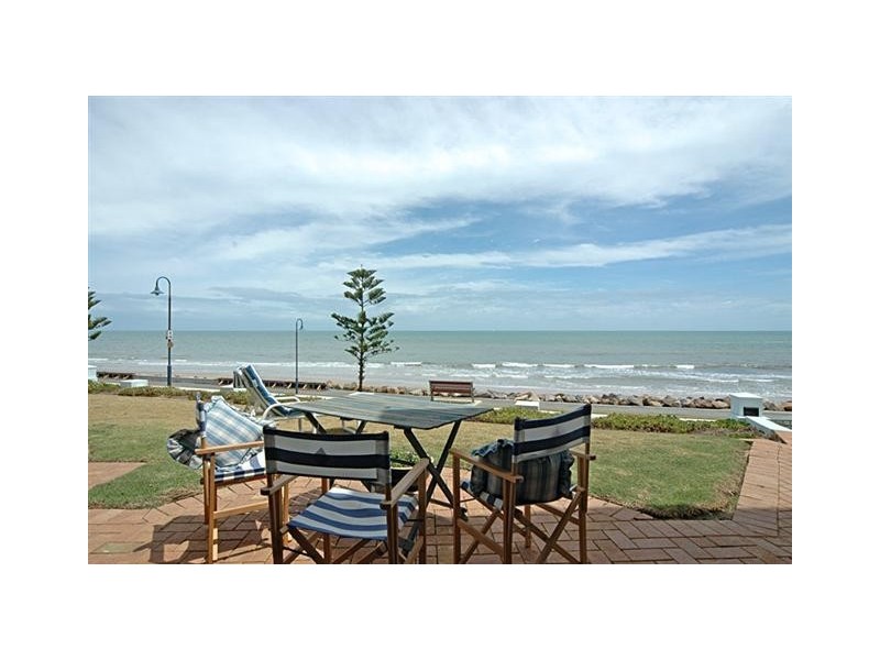 2/30 South Esplanade, Glenelg South SA 5045