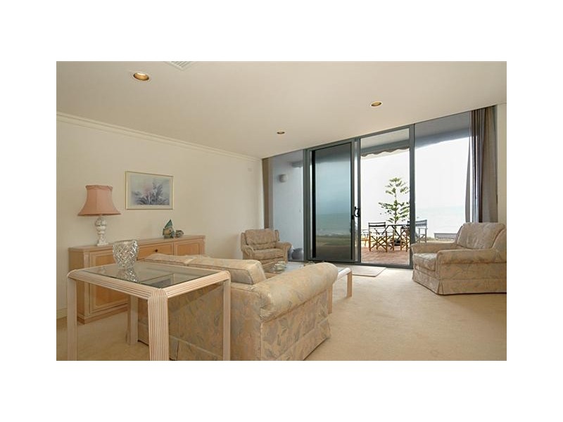 2/30 South Esplanade, Glenelg South SA 5045