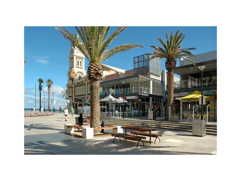 2/30 South Esplanade, Glenelg South SA 5045