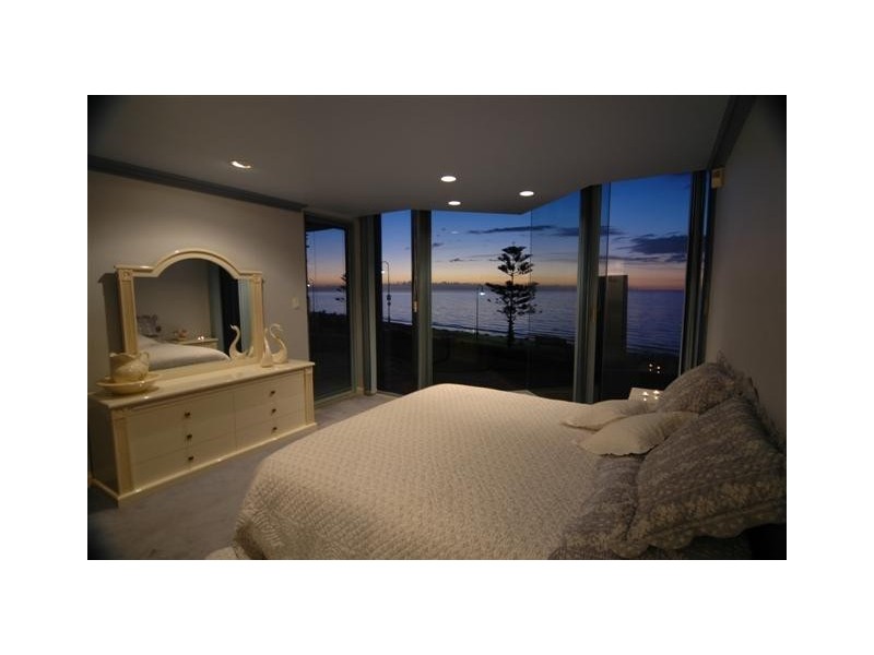 2/30 South Esplanade, Glenelg South SA 5045