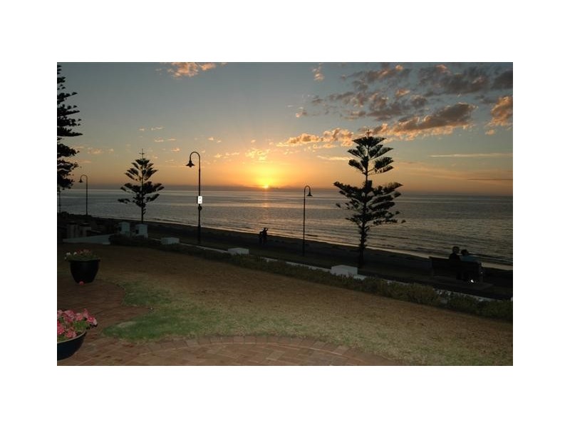 2/30 South Esplanade, Glenelg South SA 5045