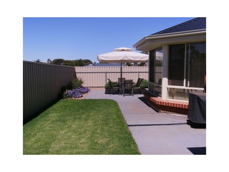 23 Cairns Crescent, Riverton SA 5412