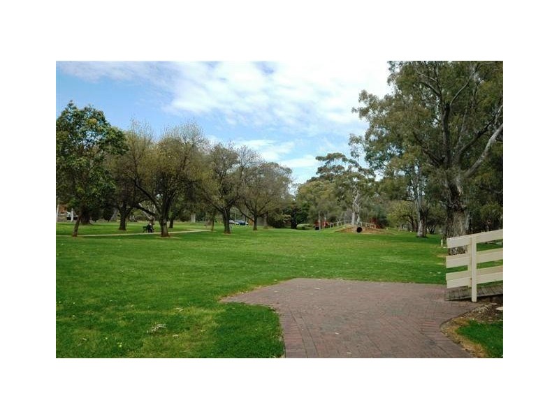 2 Quondong Avenue, Kensington Gardens SA 5068