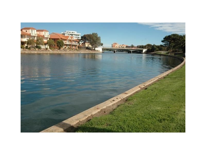 17A Sir John Marks Drive, (Delfin Island), West Lakes SA 5021