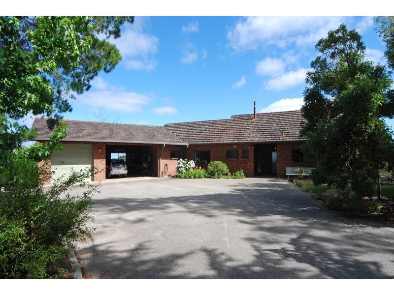 11 Hilltop Drive, Upper Sturt SA 5156