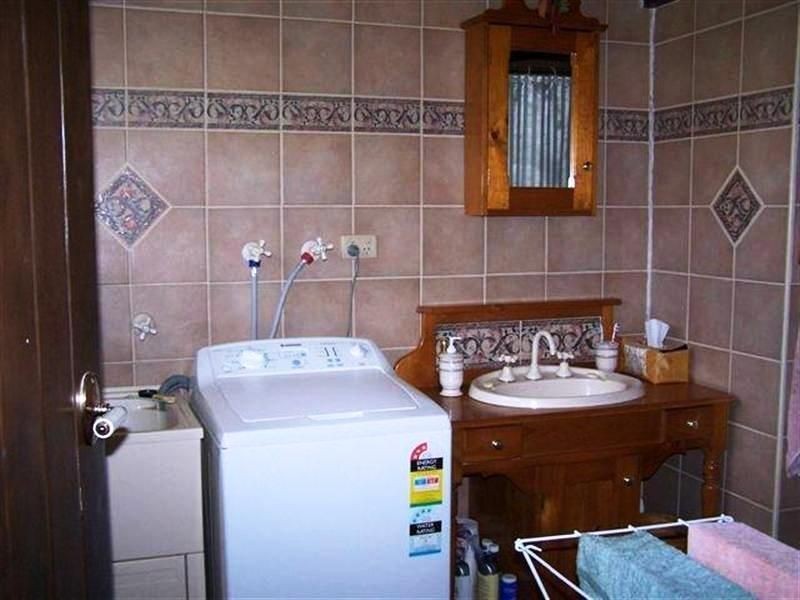 5 Strickland St, Riverton SA 5412
