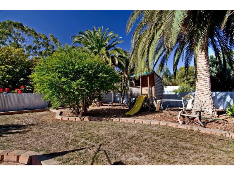 30 Amber Avenue, Clearview SA 5085