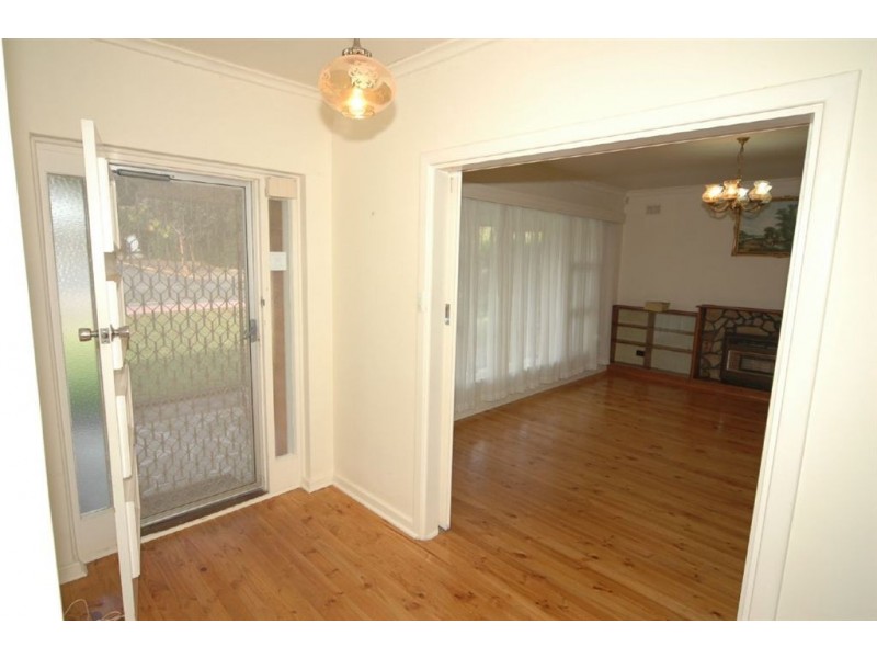 5 Feres Court, (corner Mahar St), Kensington Gardens SA 5068