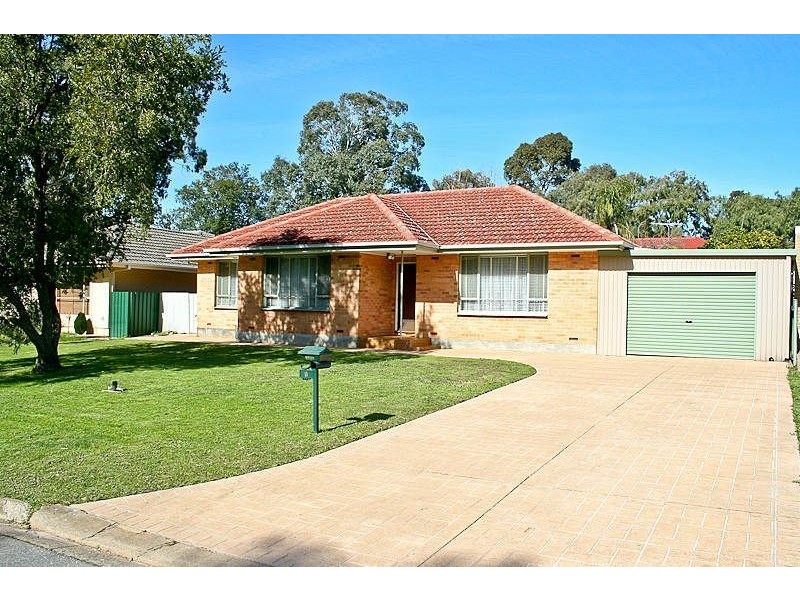 9 Nagle Ave, Fairview Park SA 5126