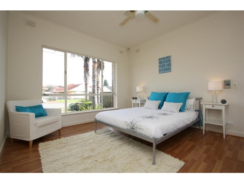 5 Amadio Crs, Campbelltown SA 5074