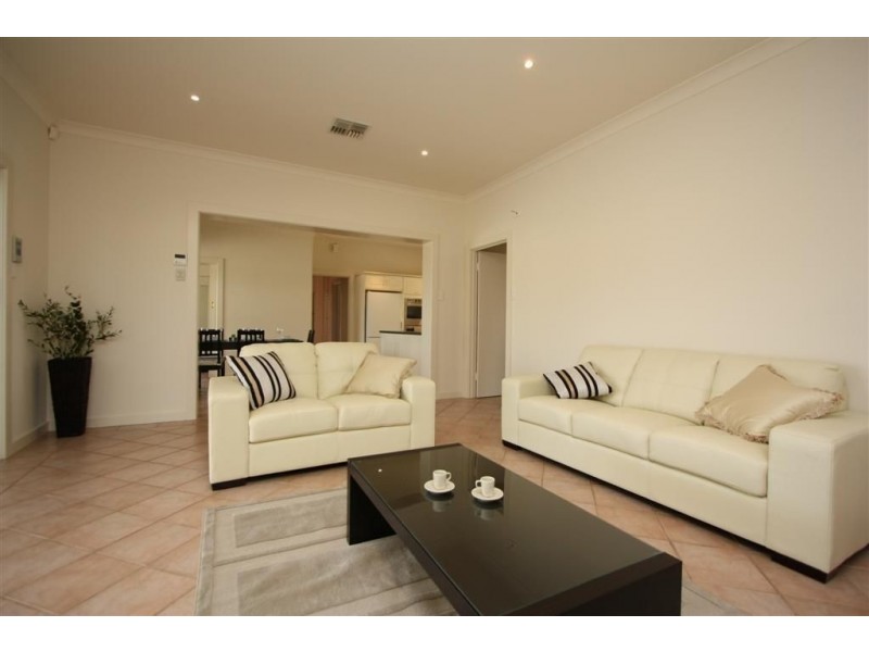 5 Amadio Crs, Campbelltown SA 5074