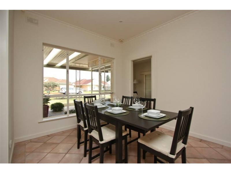 5 Amadio Crs, Campbelltown SA 5074