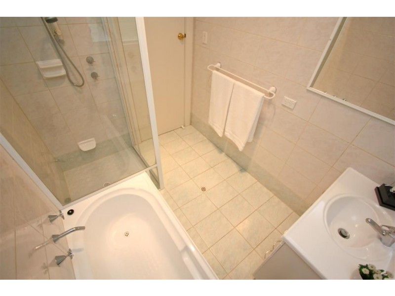 5 Amadio Crs, Campbelltown SA 5074