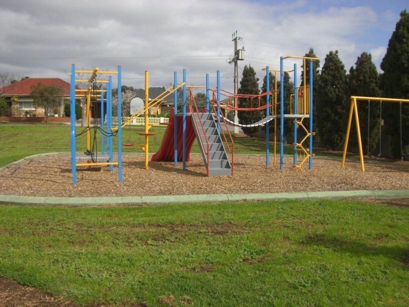 7 Drysdale Cres, Campbelltown SA 5074