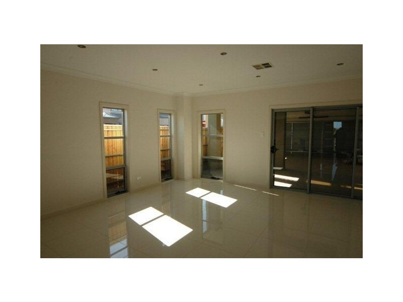 30 Victoria Parade, Mawson Lakes SA 5095