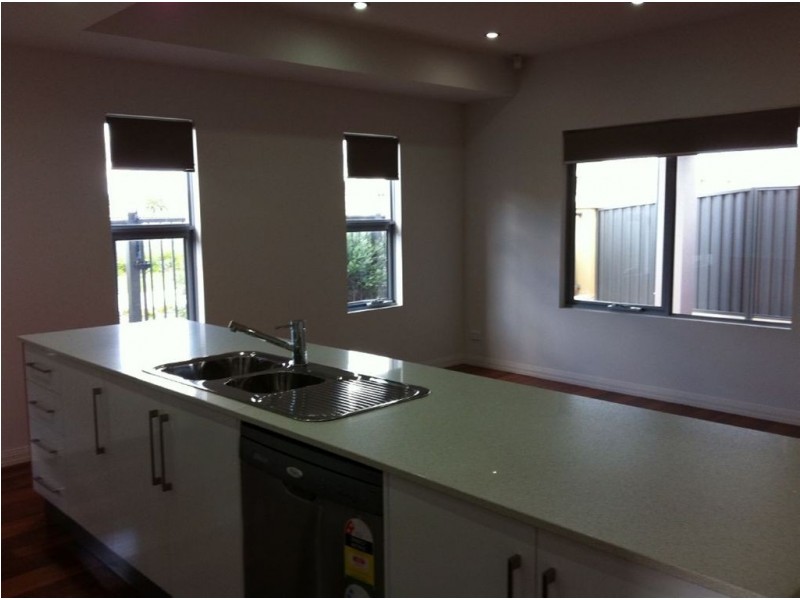 46 Mowbray Ave, Mawson Lakes SA 5095