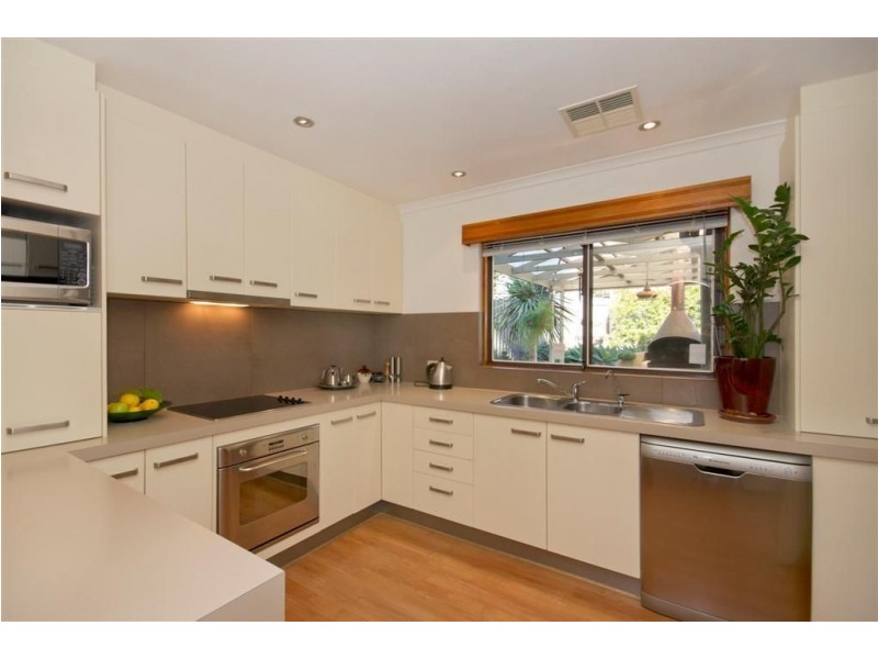 18 Glenloth Drive, Happy Valley SA 5159