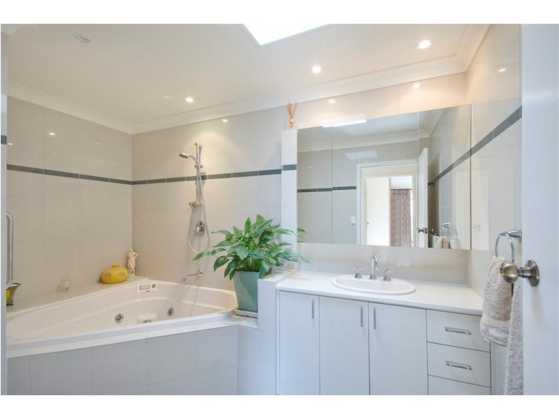 18 Glenloth Drive, Happy Valley SA 5159