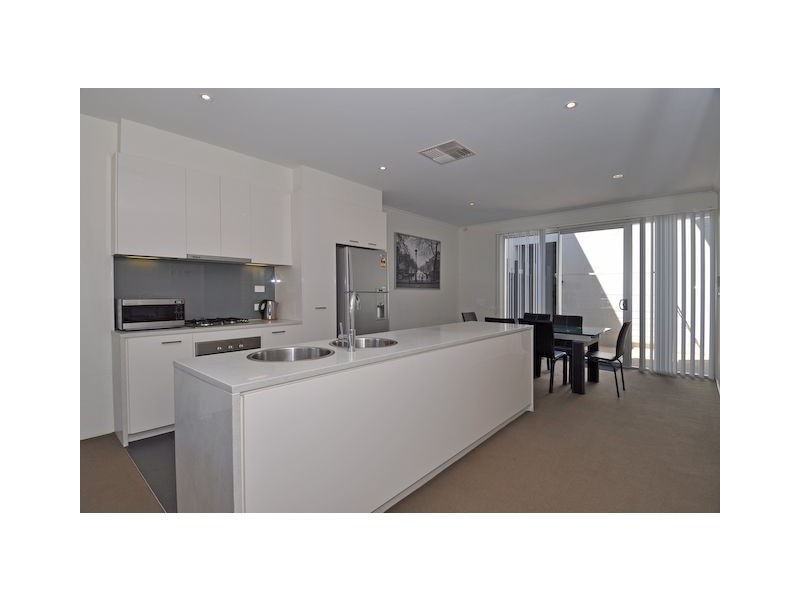 4 Kudlyo Close, New Port SA 5015