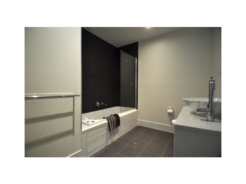 4 Kudlyo Close, New Port SA 5015