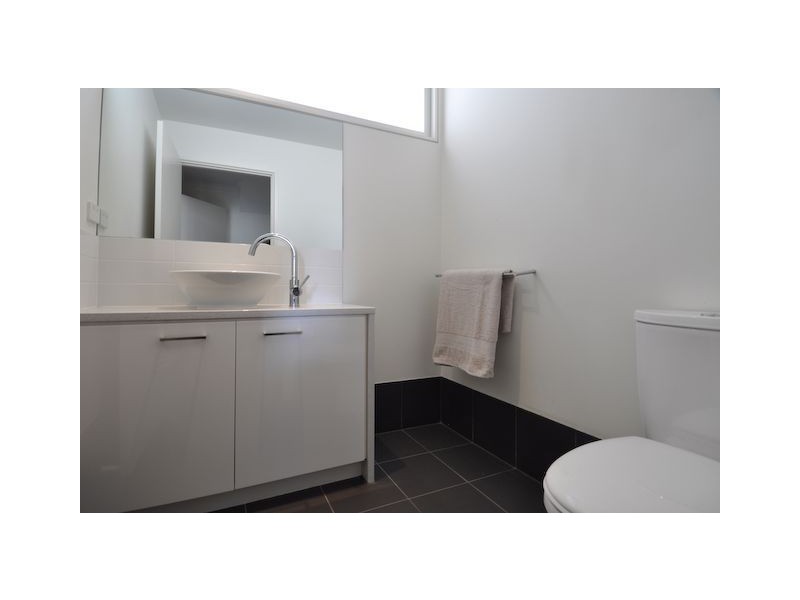 4 Kudlyo Close, New Port SA 5015