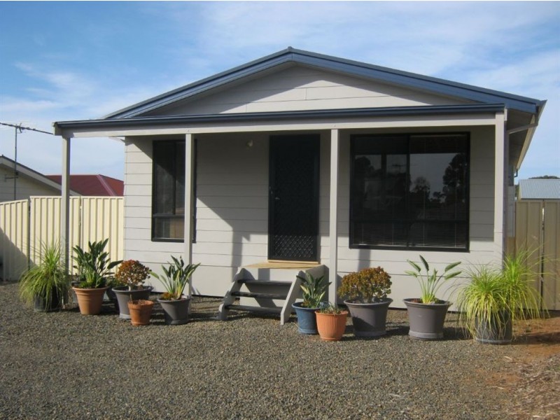 15 Cairns Crescent, Riverton SA 5412