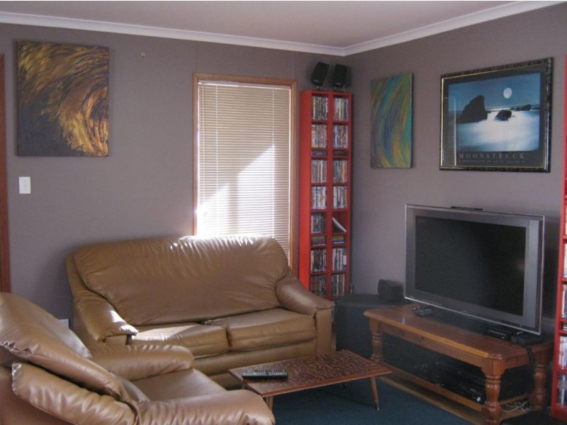 15 Cairns Crescent, Riverton SA 5412