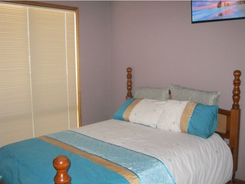 15 Cairns Crescent, Riverton SA 5412