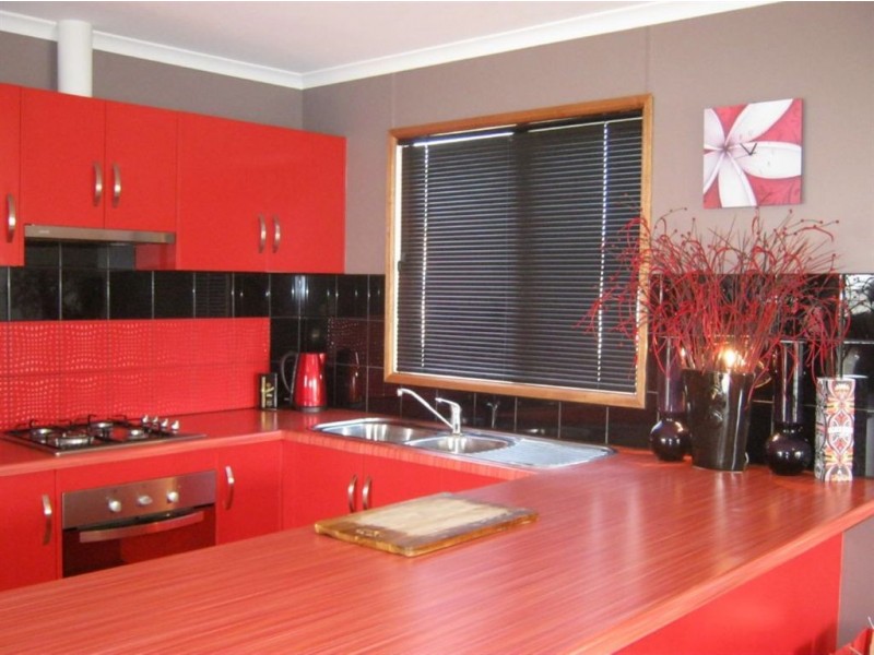 15 Cairns Crescent, Riverton SA 5412