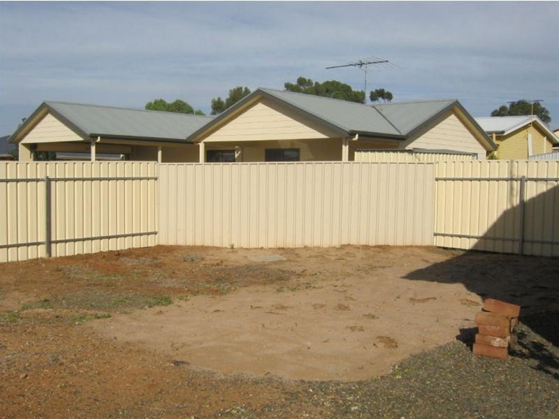 15 Cairns Crescent, Riverton SA 5412